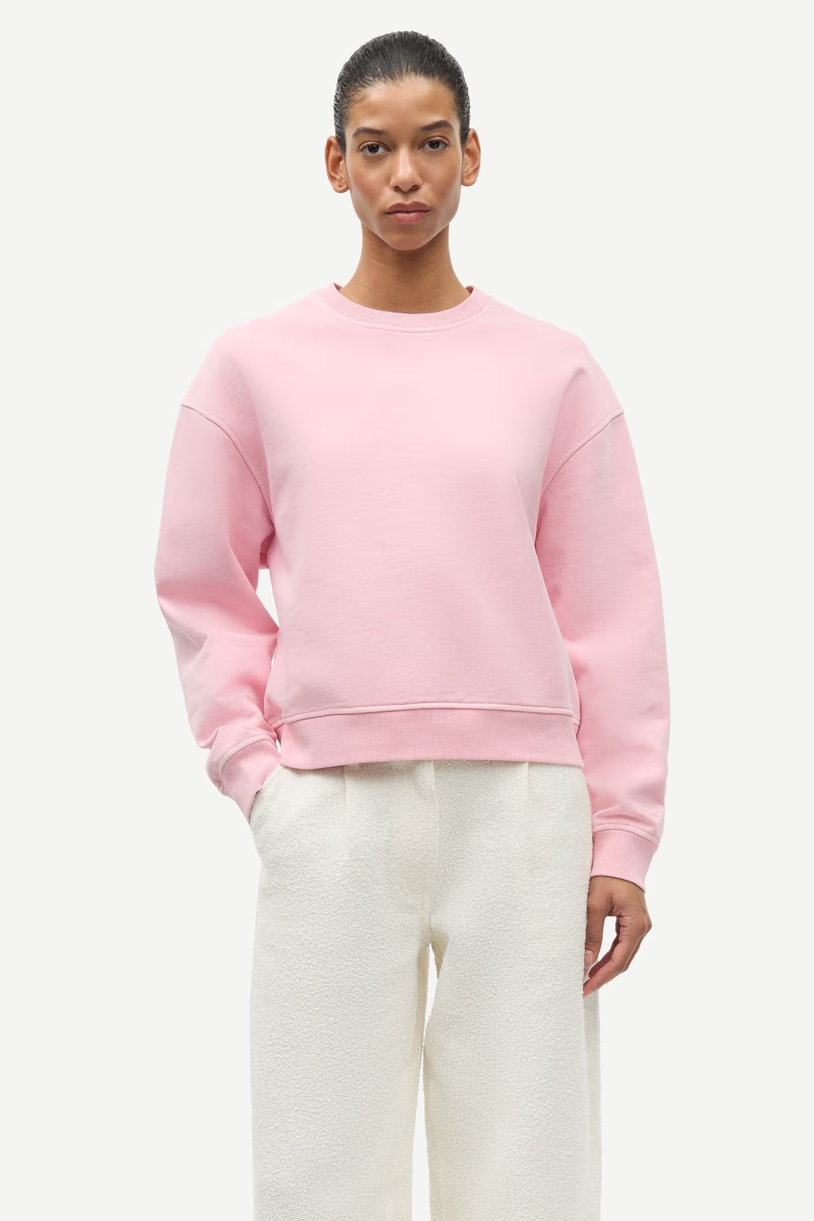 Samsøe Samsøe Savan loose-fit organic cotton sweatshirt in Bleached Mauve pigment dye.