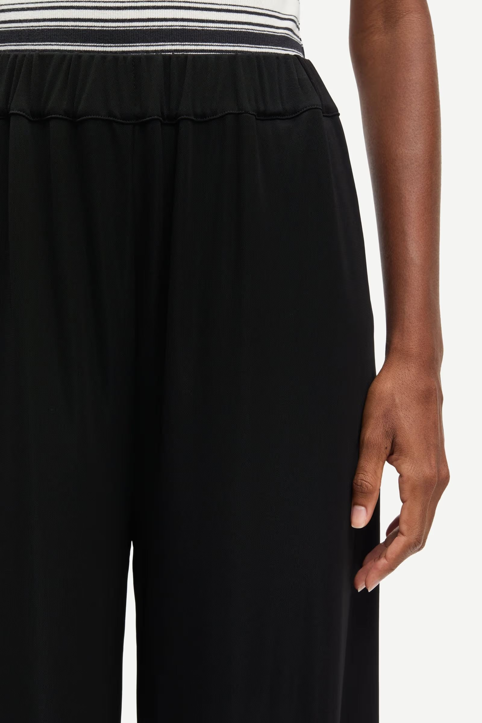Saumi Trousers - Black