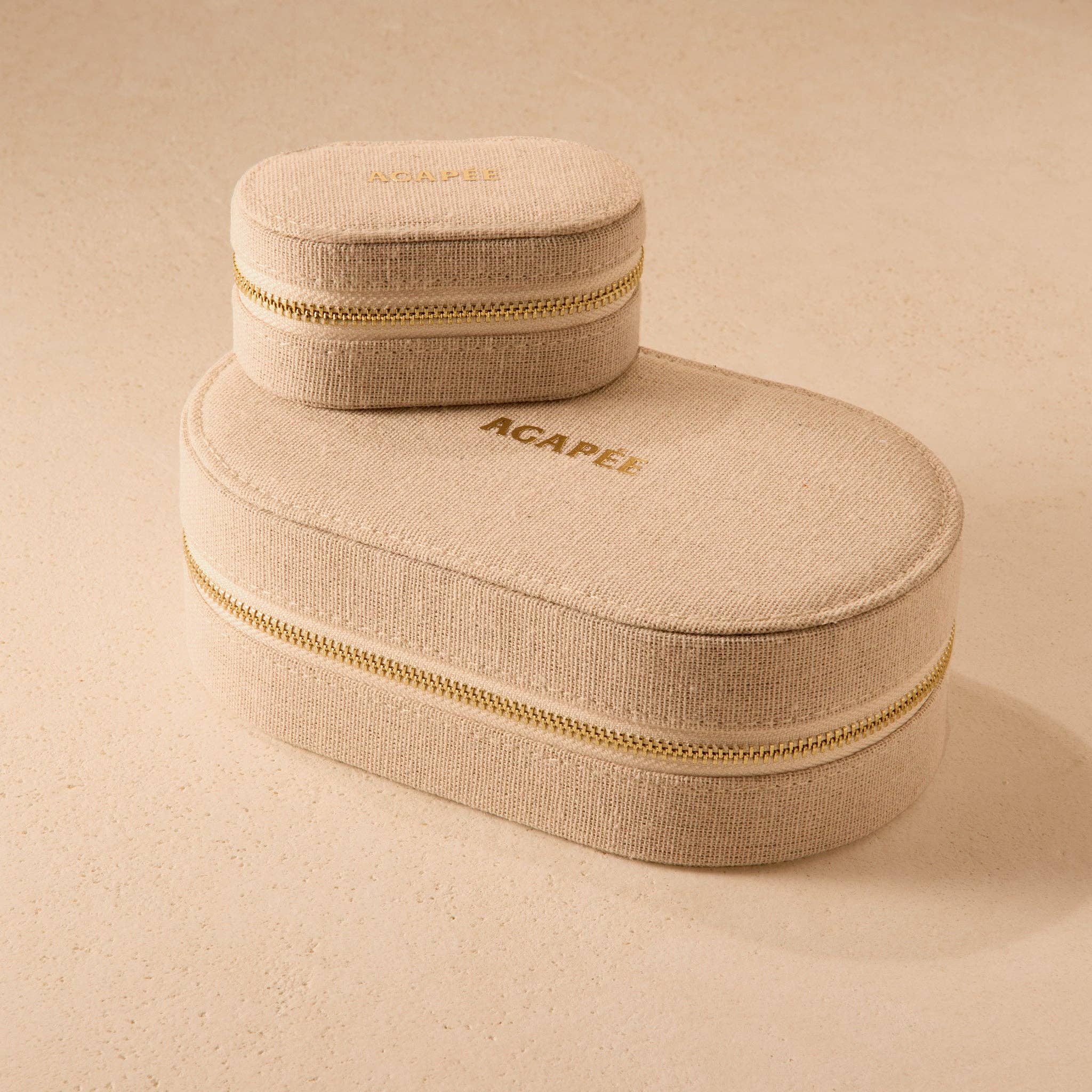 Large jewelry box in neutral cotton and linen fabric with zipper closure