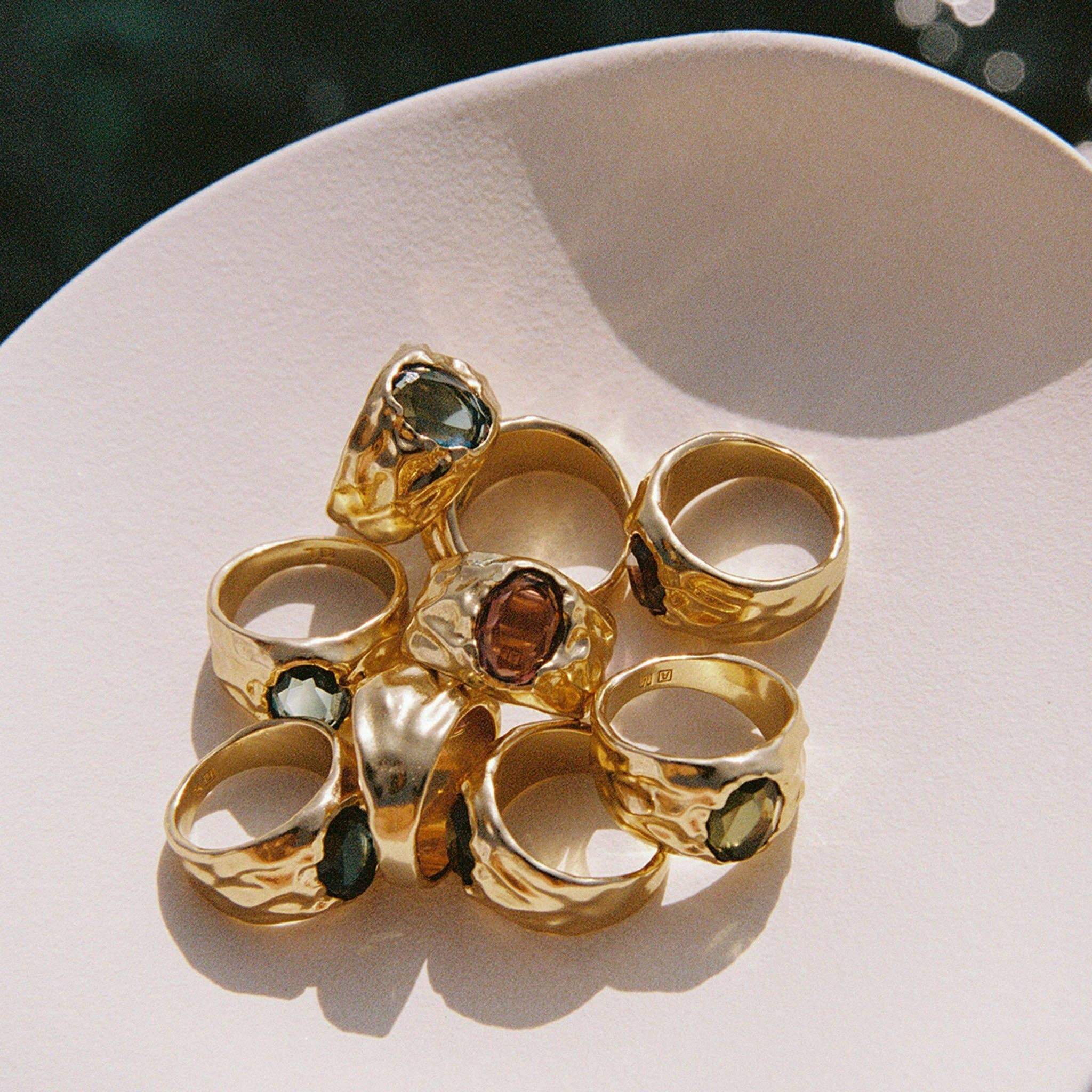 Agapée Carmen wide gold ring with dark green faceted stone