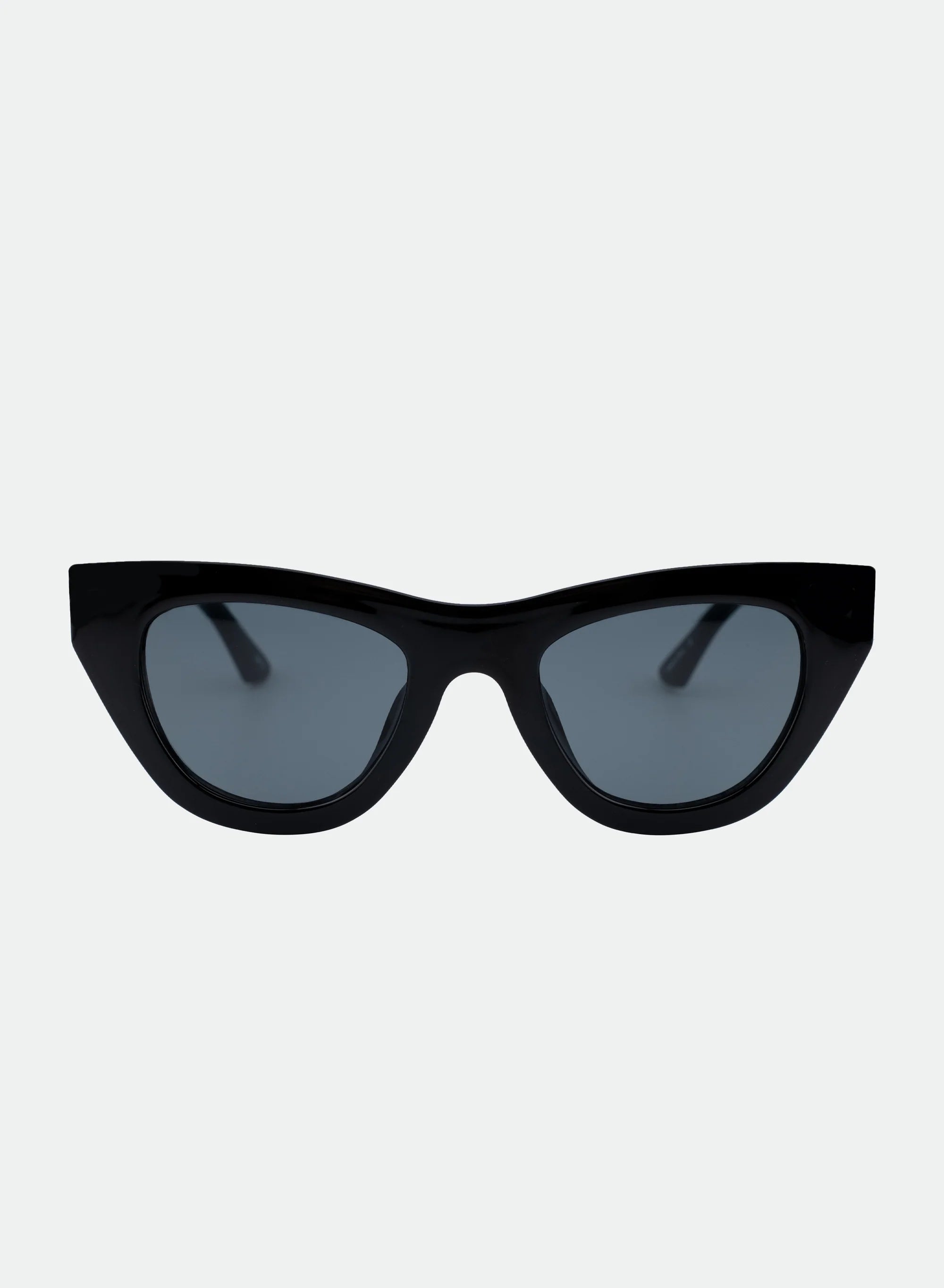 rounded cat-eye sunglasses bold black