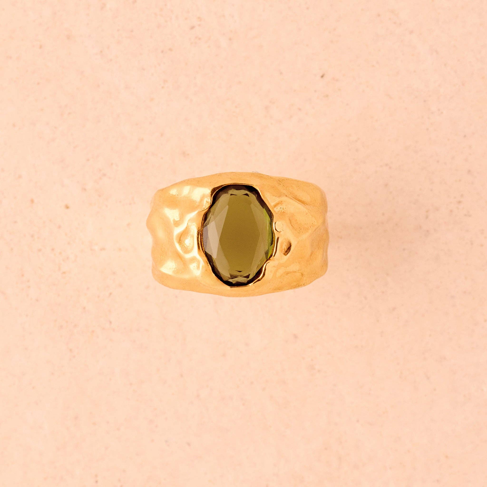 Agapée Carmen wide gold ring with dark green faceted stone