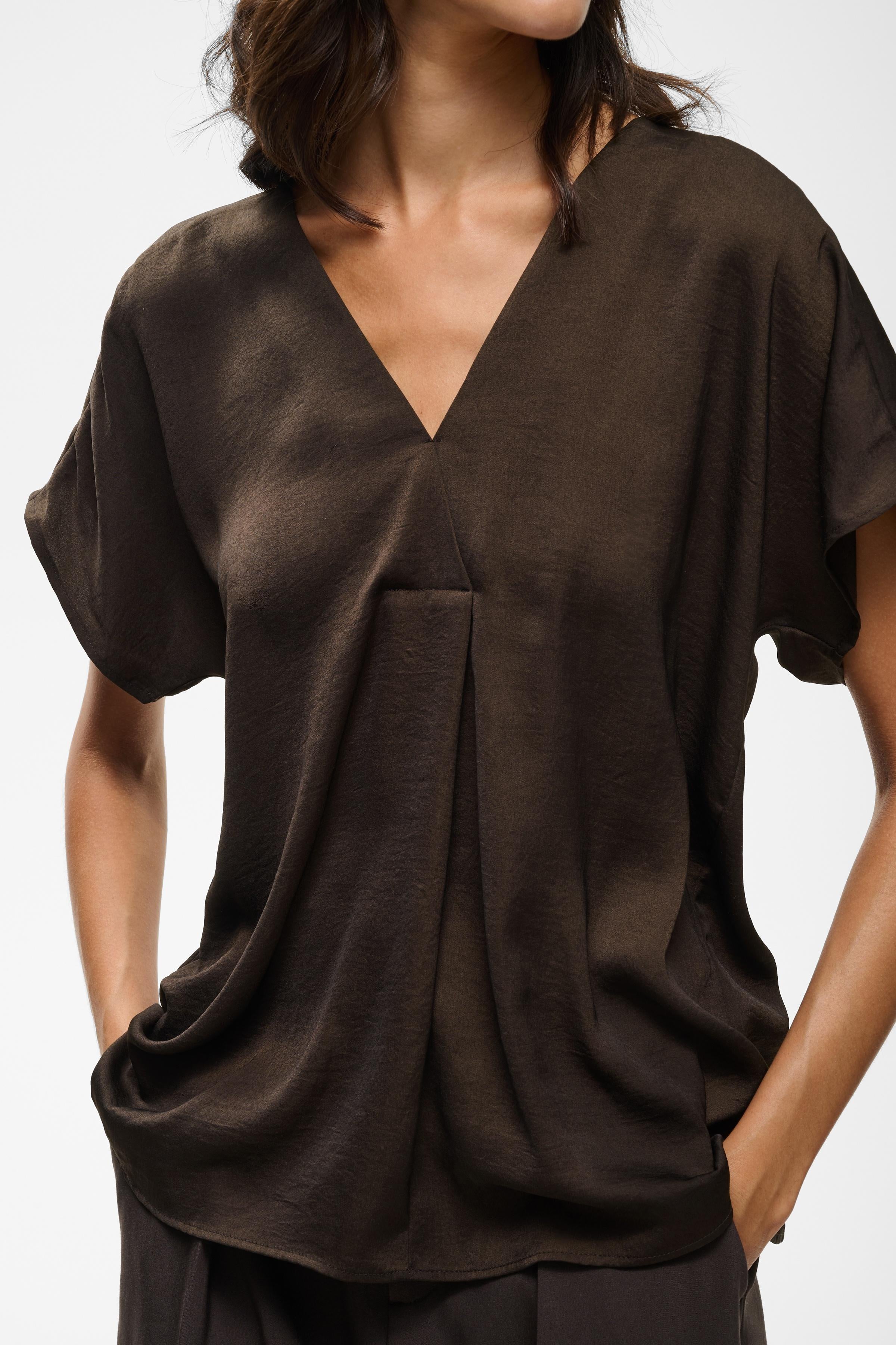 InWear RindaIW loose-fit short-sleeve V-neck blouse in rich Chocolate Brown with a subtle back keyhole closure.
