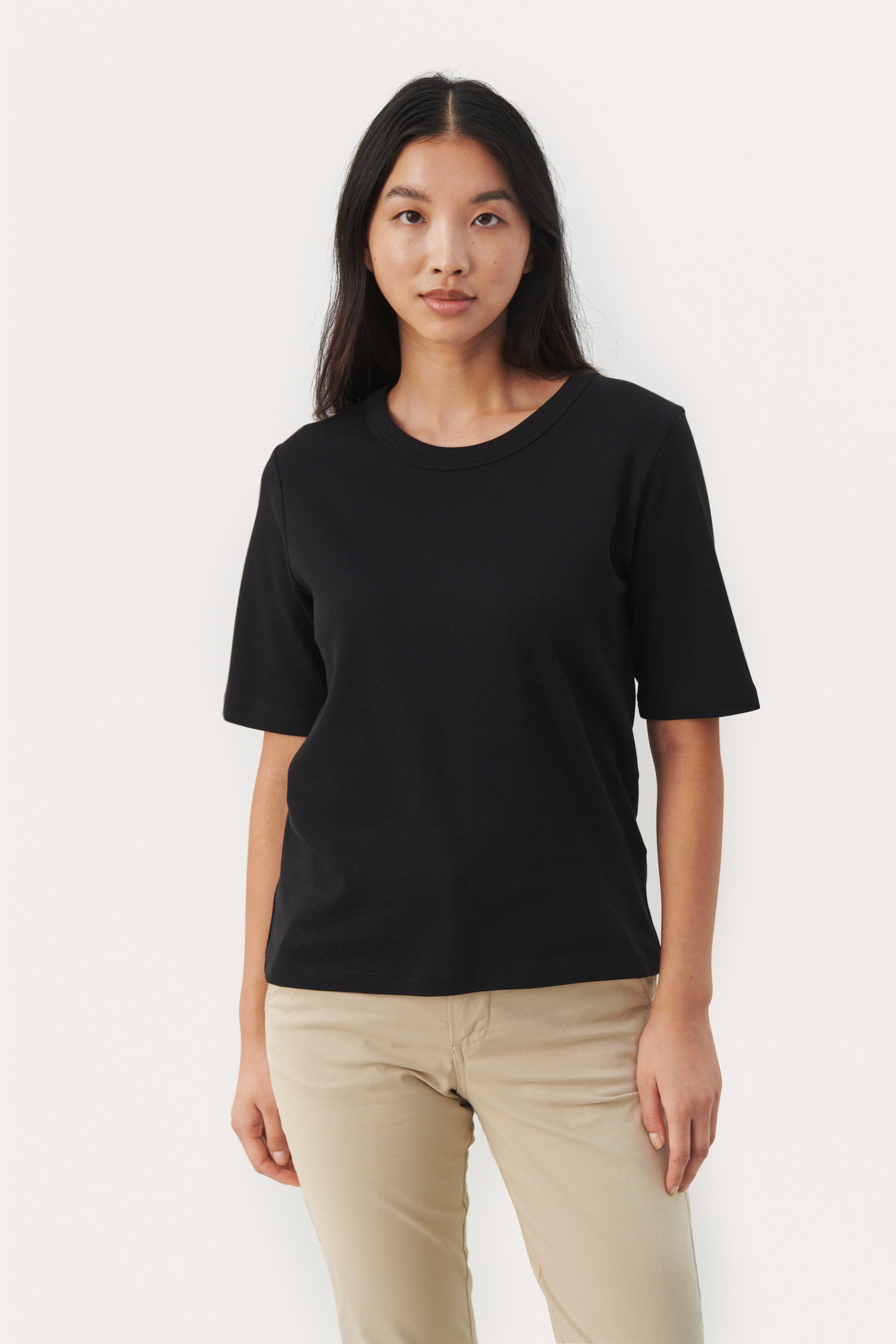 Ratana T-Shirt - Black