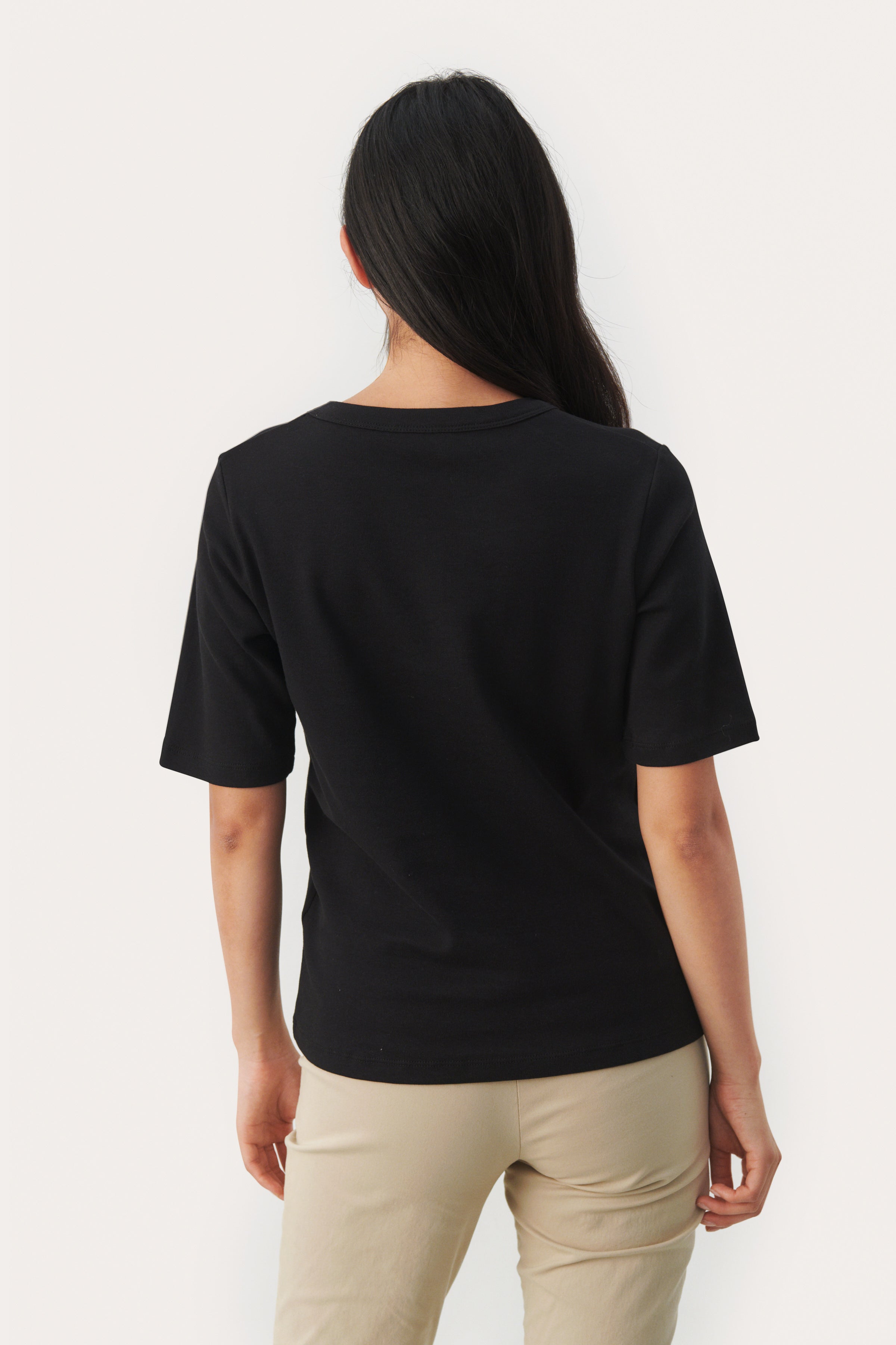 Ratana T-Shirt - Black