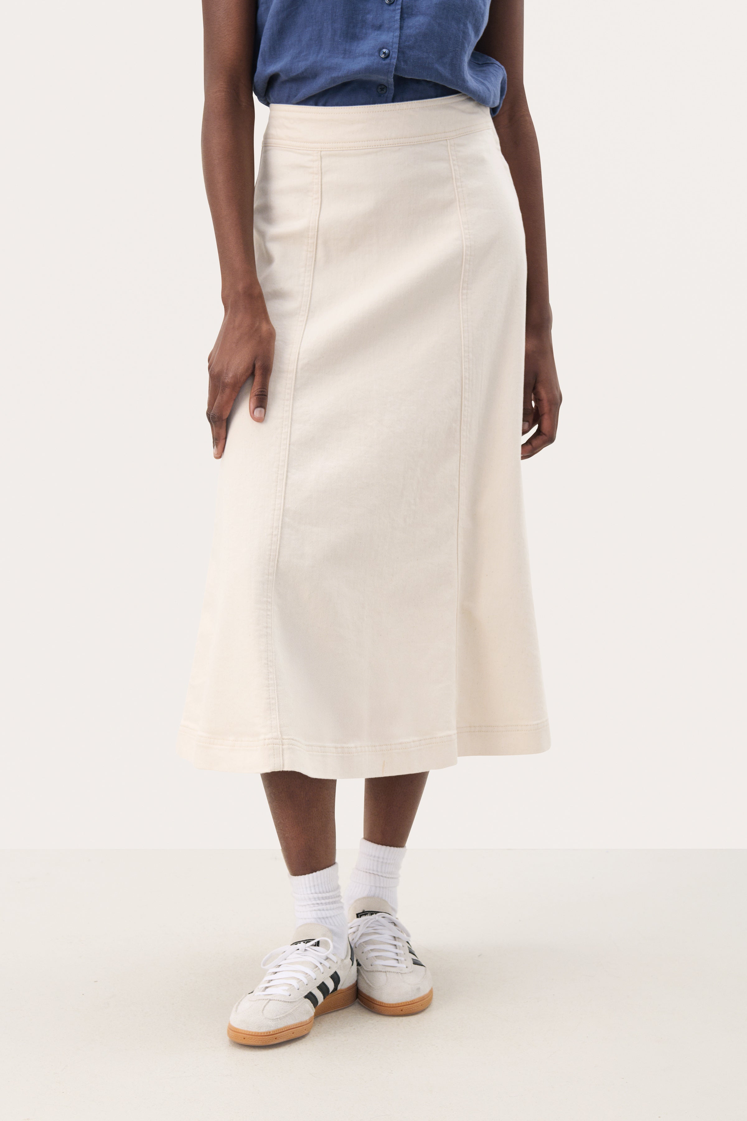 98% Cotton, 2% Elastane denim maxi skirt
