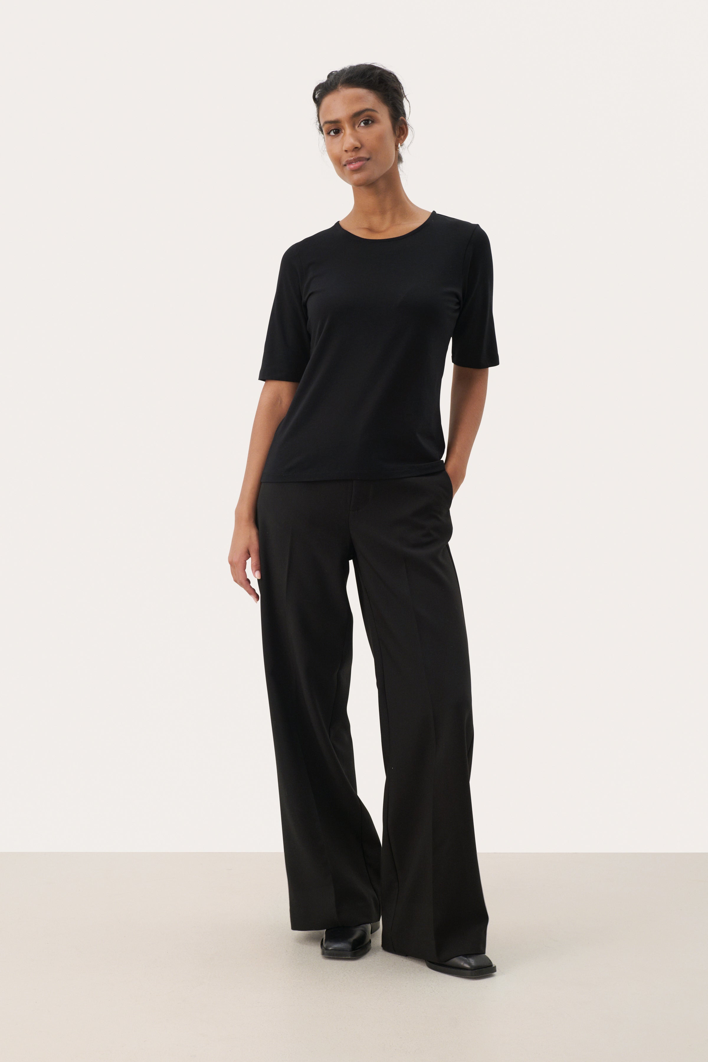 Nemi Tee - Black