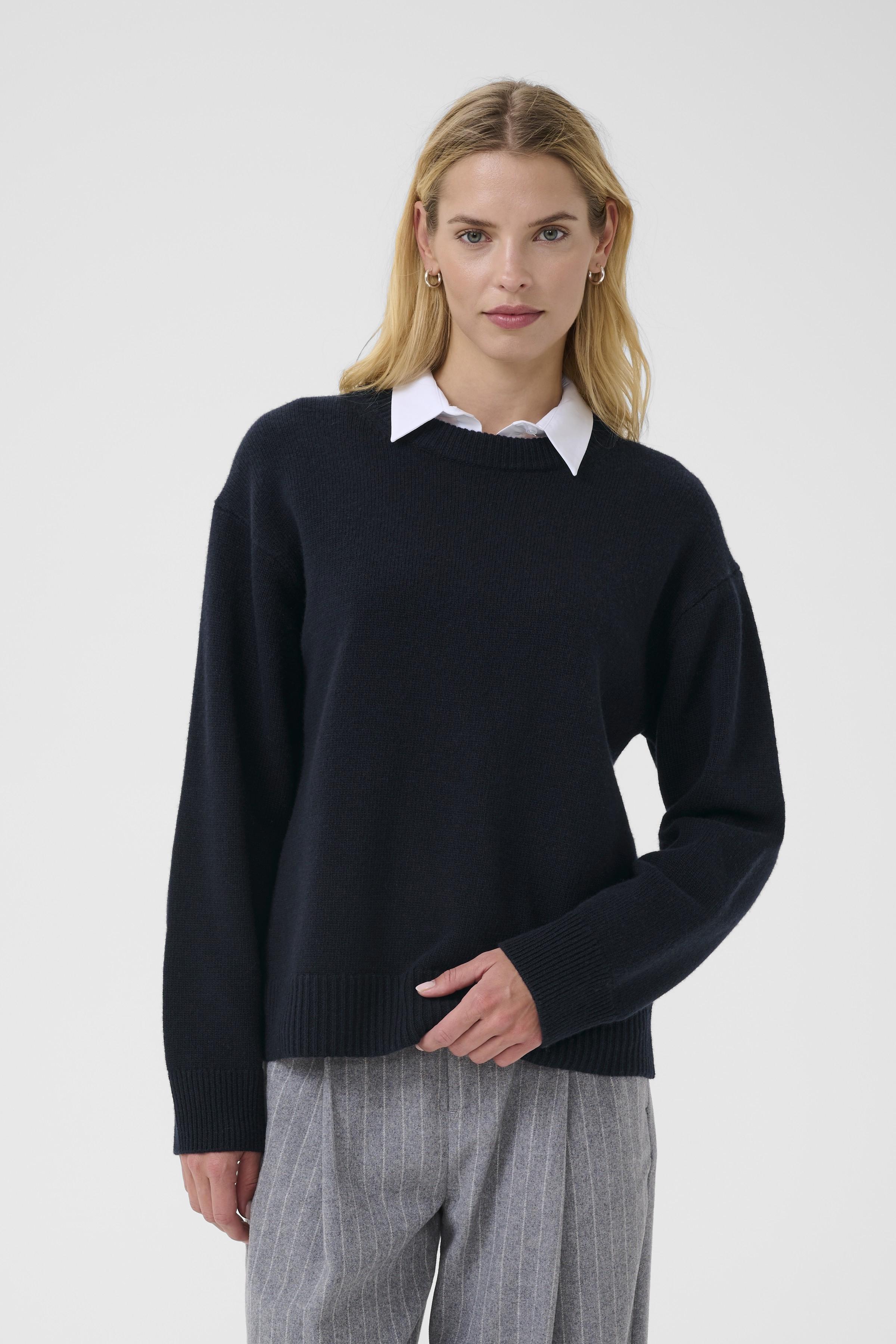 wool navy blue pullover knit 