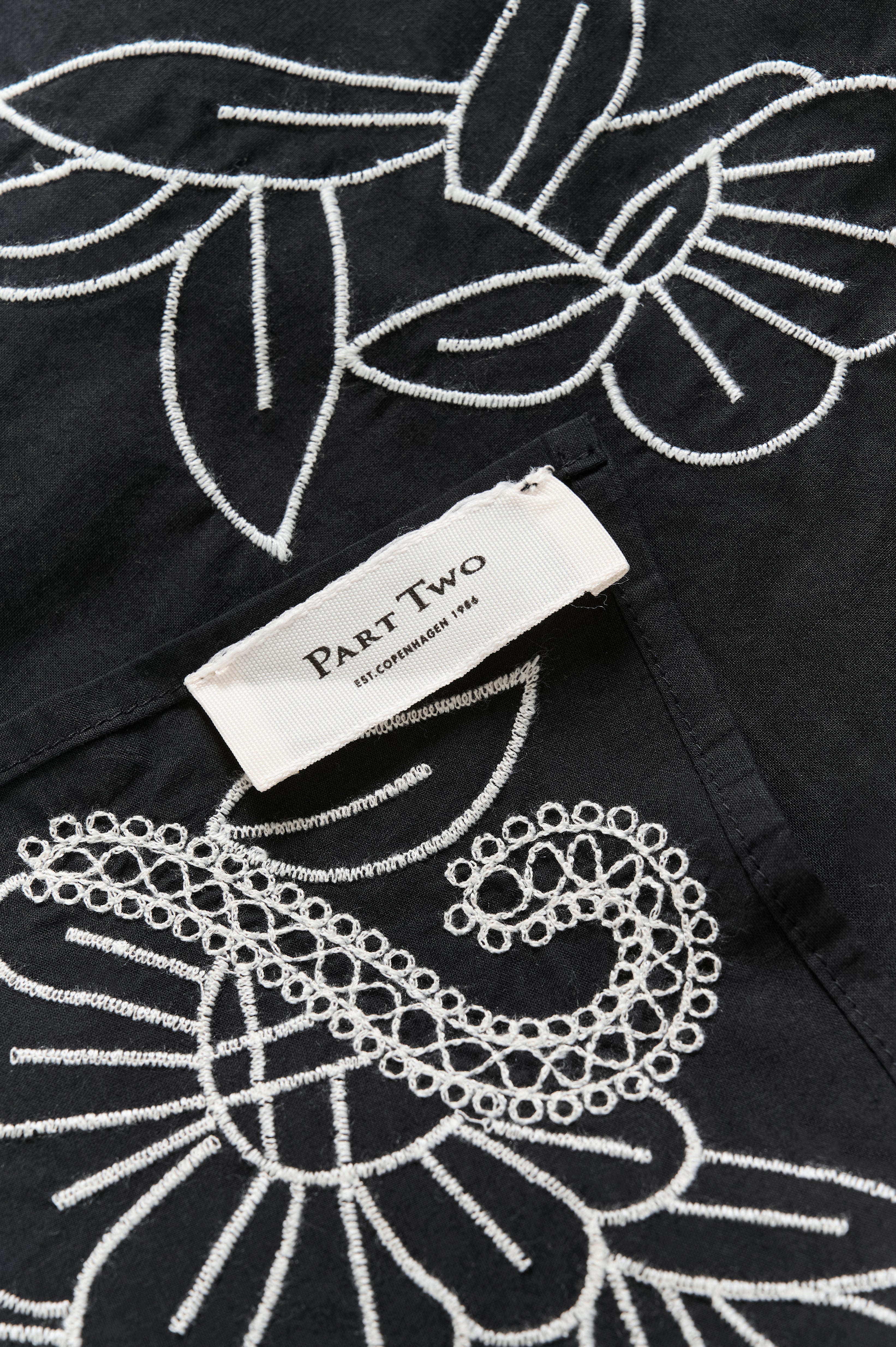 Phias Scarf - Black and Eggnog