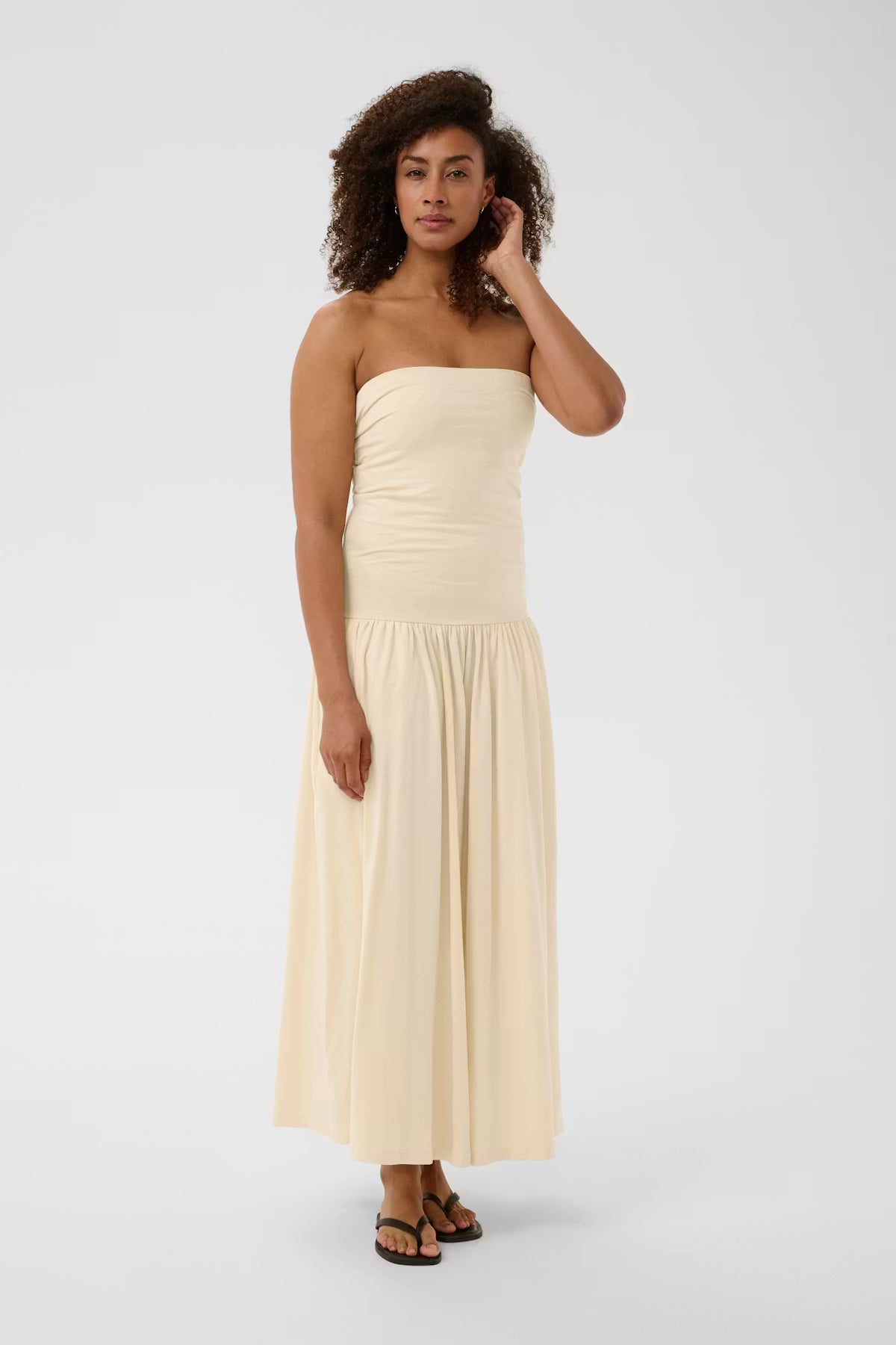 Part Two pw strapless maxi dress in Sandshell cream and white cotton with a gathered skirt.