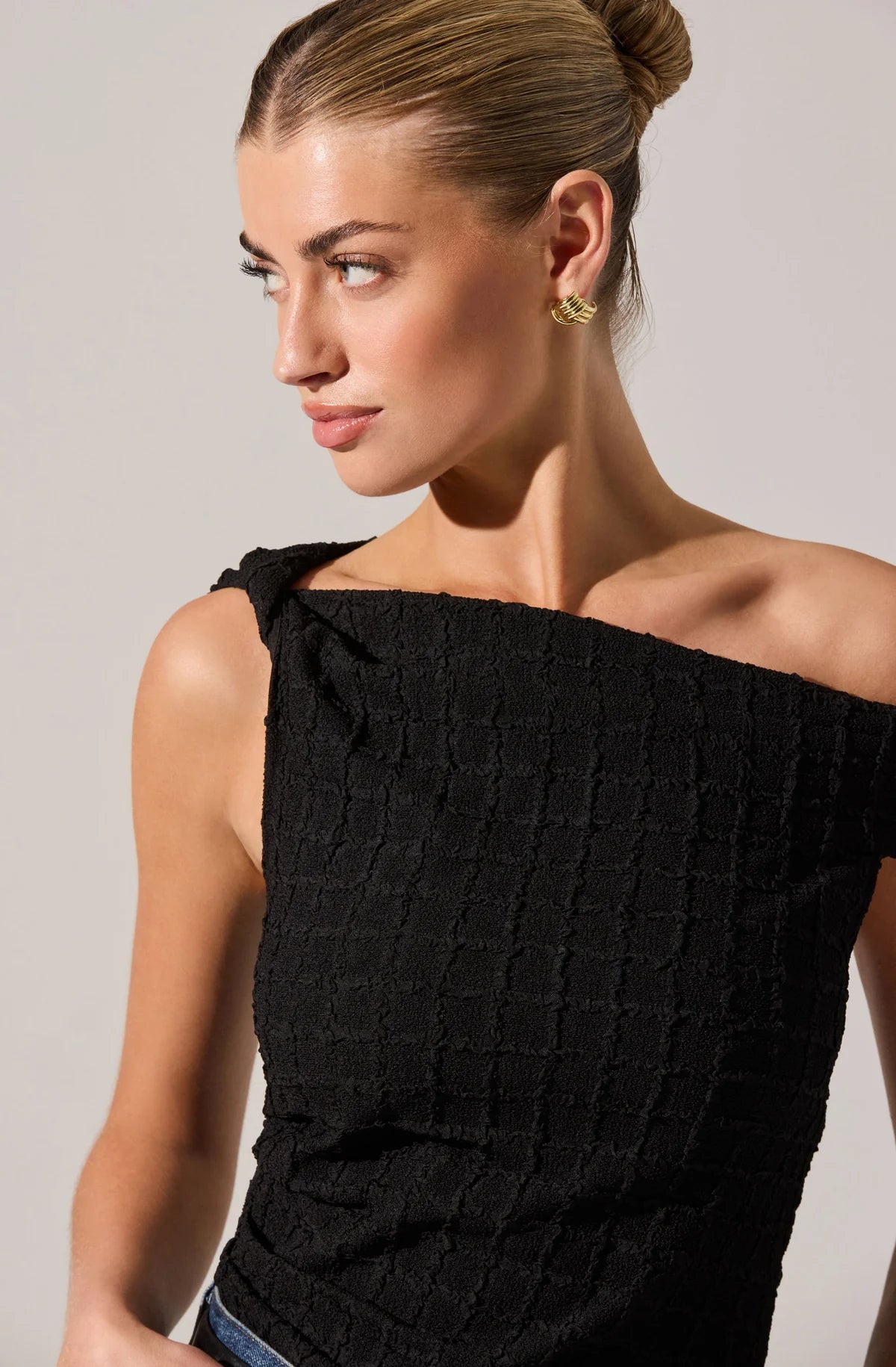 Lindy Textured Off Shoulder Top - Black