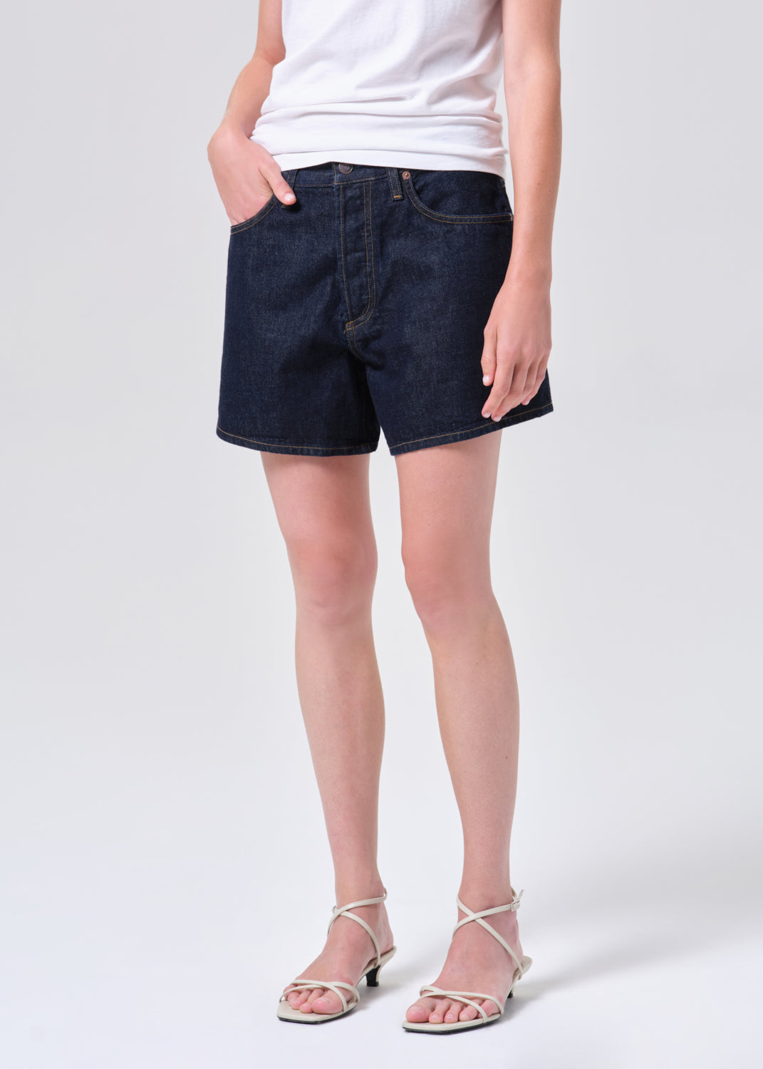 AGOLDE Leith Short in Rinse indigo denim oversized vintage fit side view