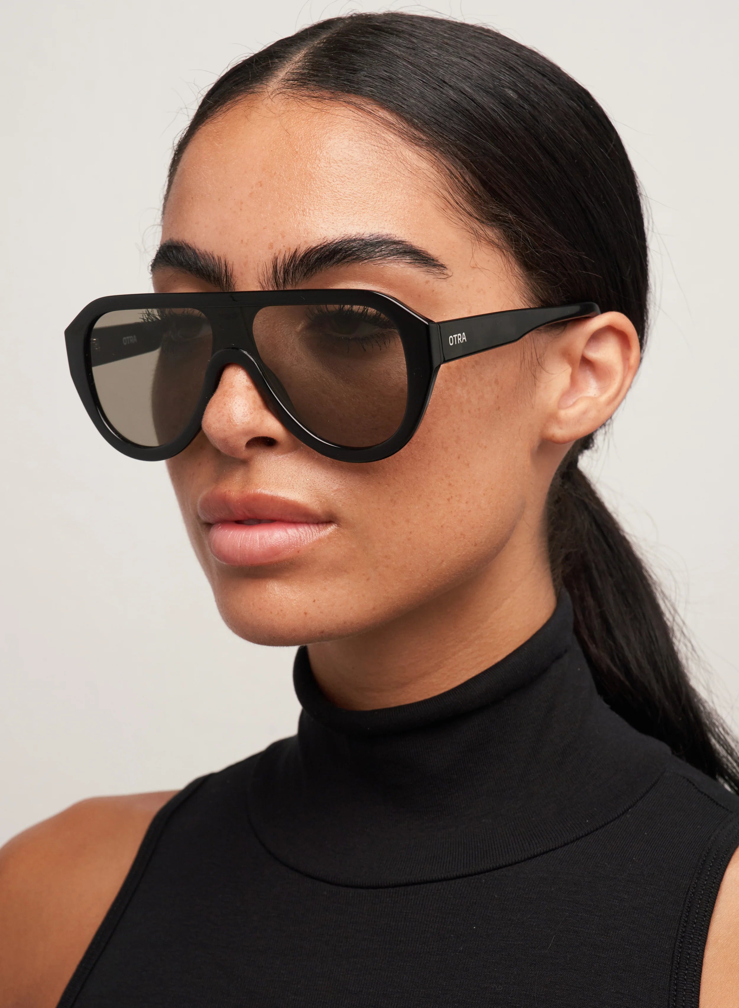 Cameron – Black / Smoke