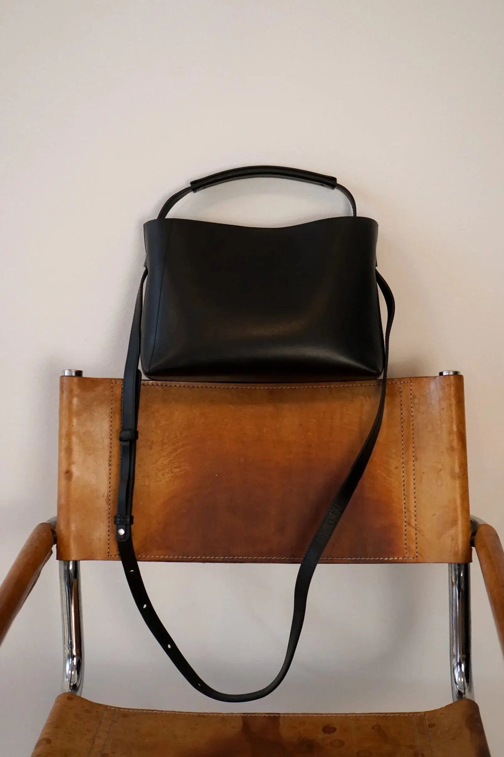 Hedda Midi Handbag - Leather Black