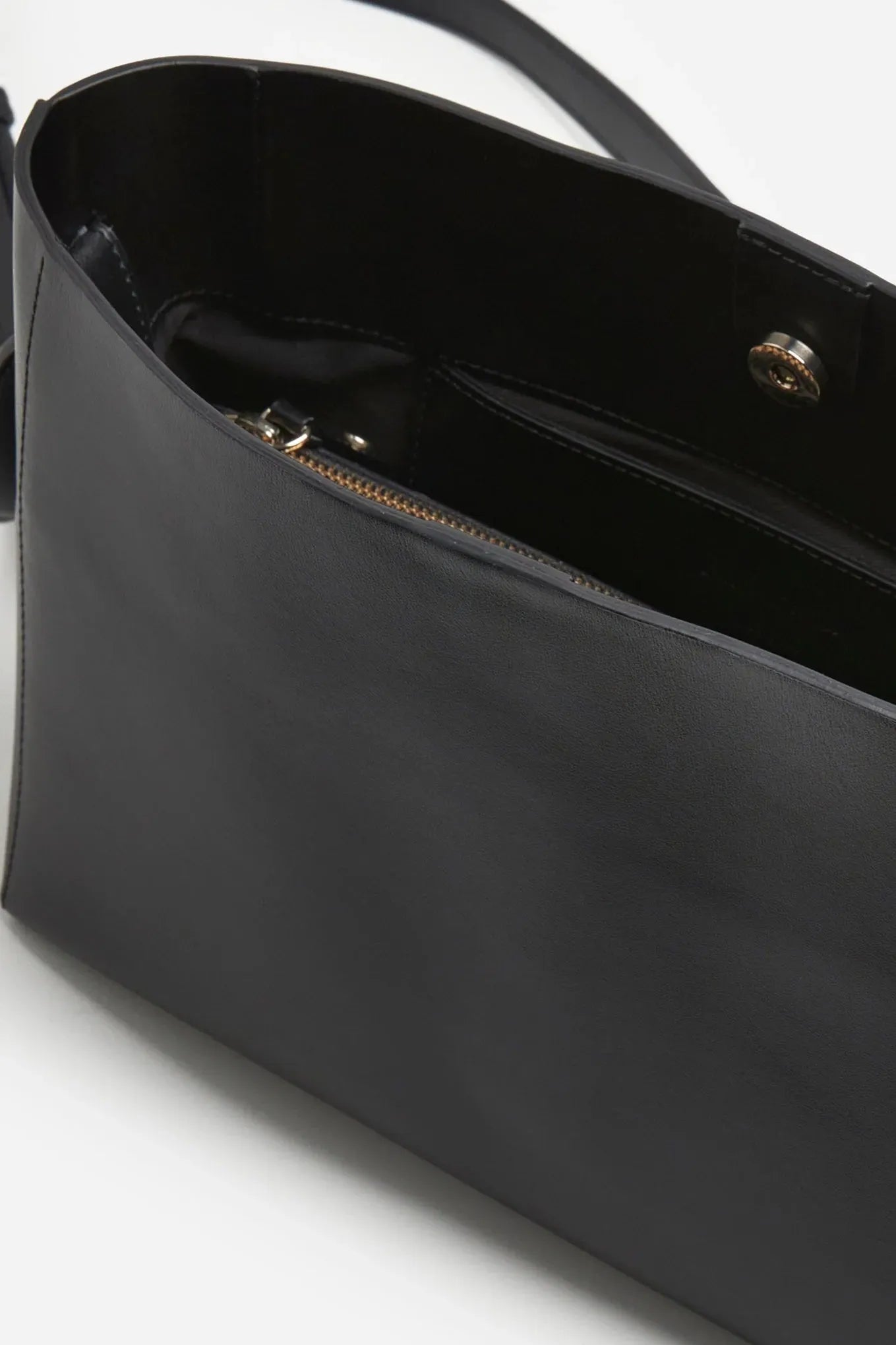 Hedda Midi Handbag - Leather Black