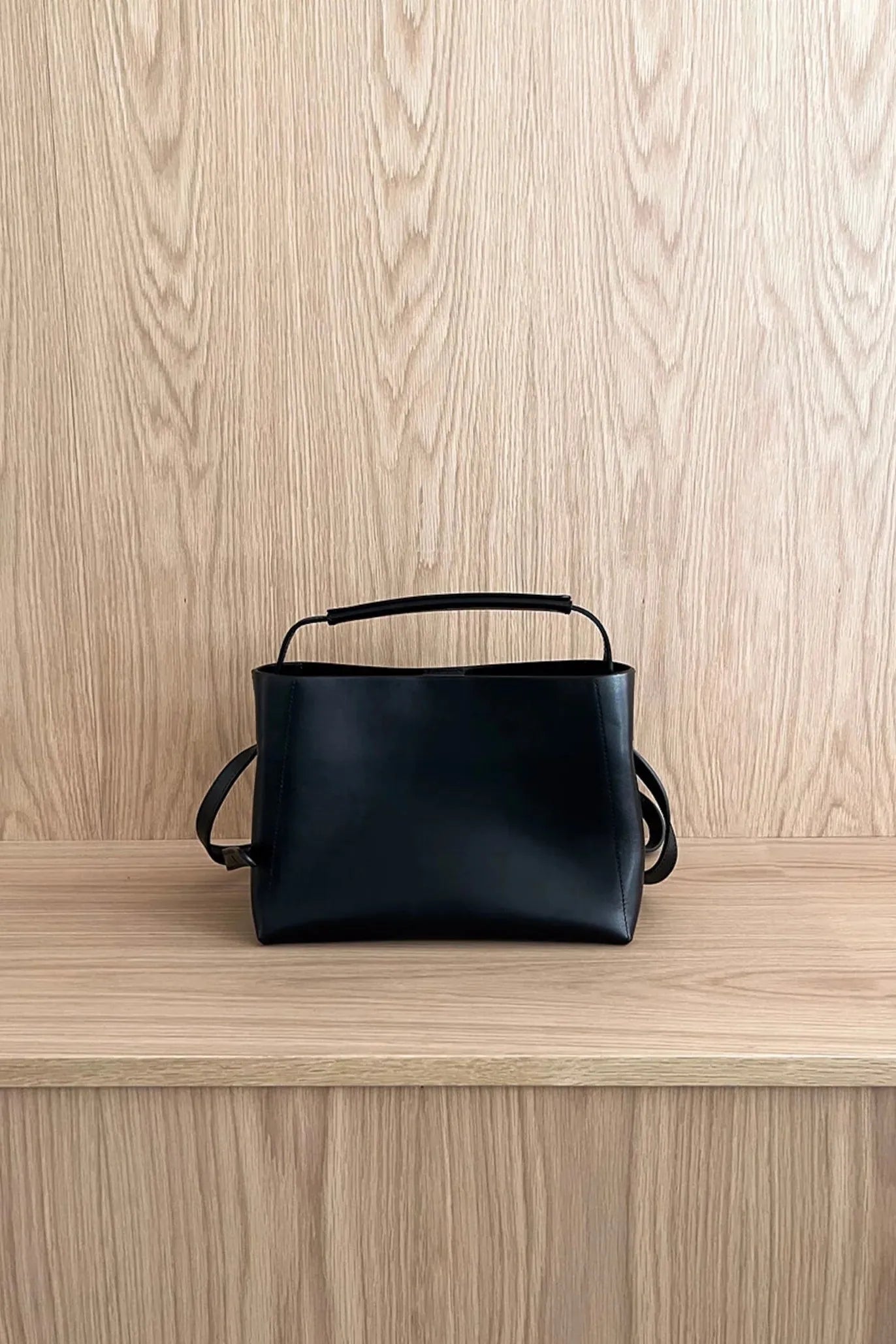 Hedda Midi Handbag - Leather Black