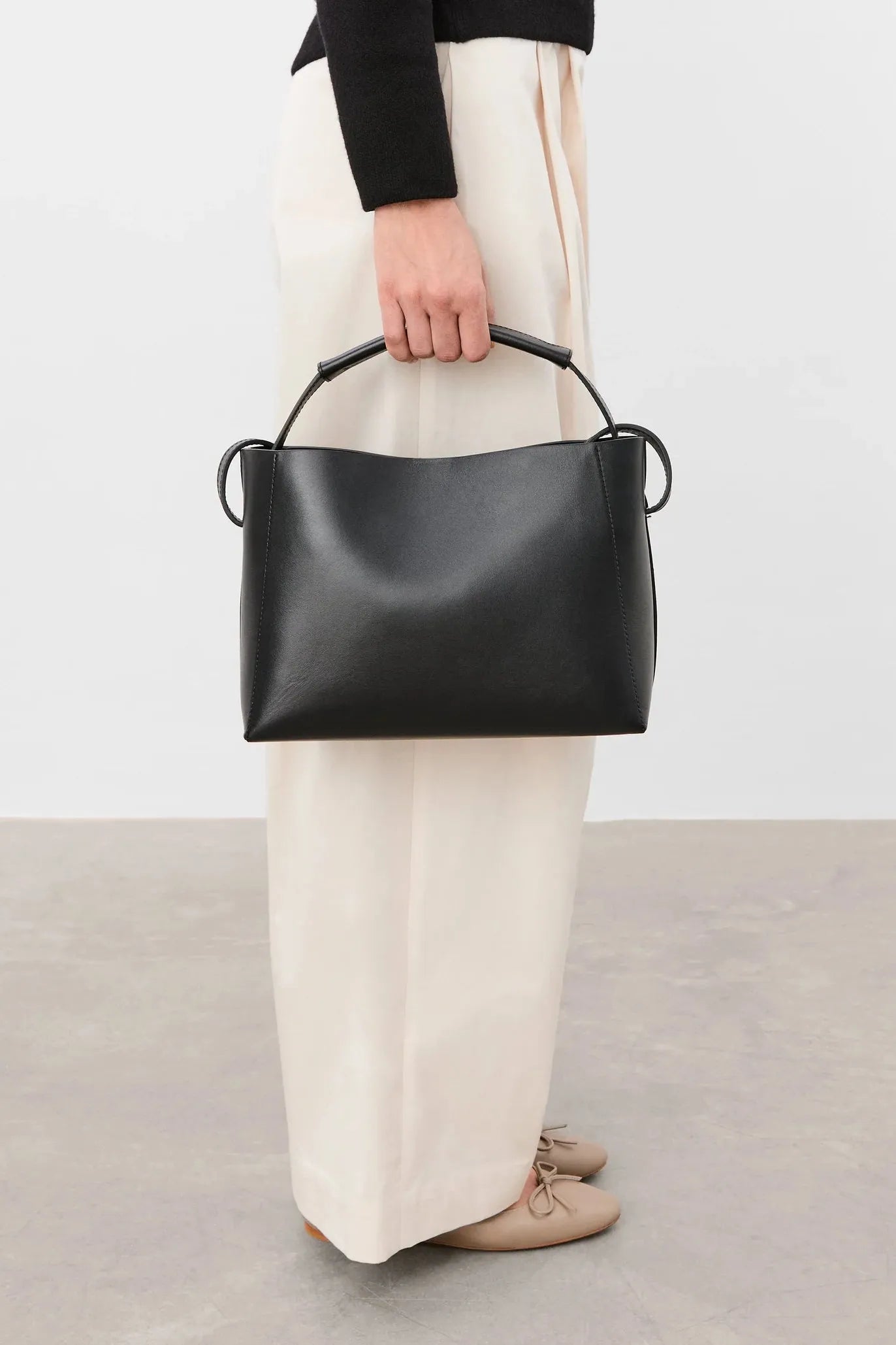 Hedda Midi Handbag - Leather Black